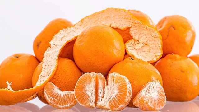 Distintas mandarinas peladas.
