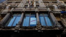 Vista de una de las ventanas de la fachada del edificio de la Consellería de Economía