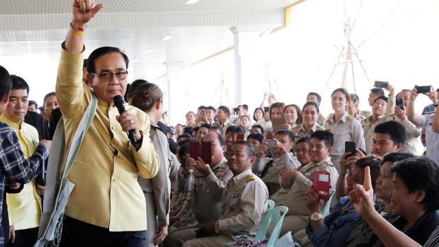 Prayut Chan-o-cha en una ceremonia en Myanmar.