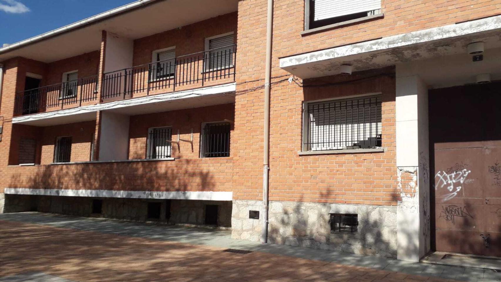 Las puertas de la antigua residencia están ahora tapiadas para que no entre nadie.