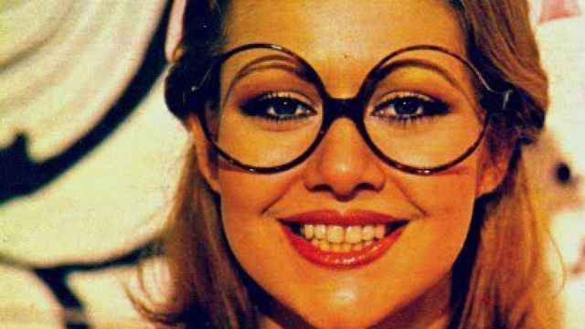 Pilar Medina con las míticas gafas de azafata del programa de televisión