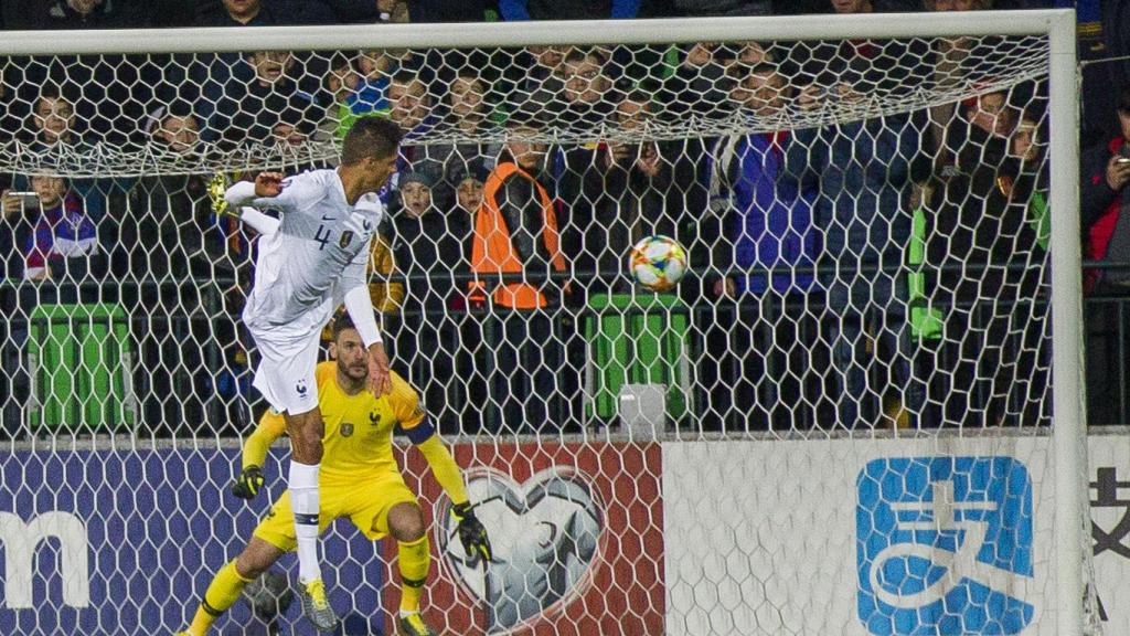 Varane y Lloris en el Moldavia - Francia