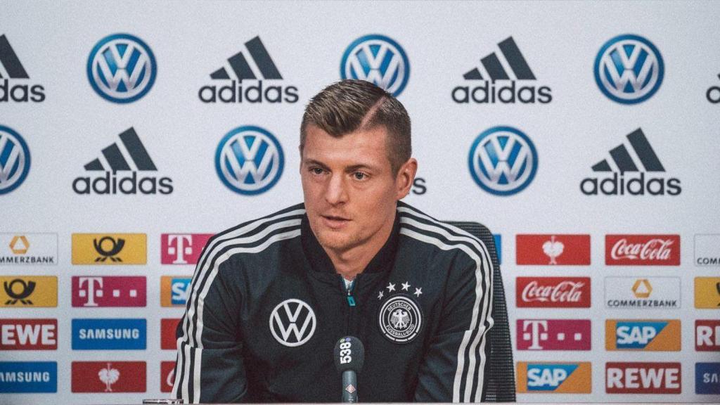 Kroos, en rueda de prensa con la selección alemana. Foto: Twitter (@DFB_Team)