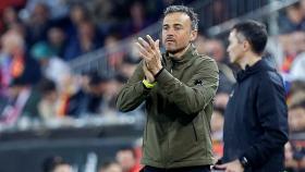 Luis Enrique dirigiendo a la Selección en Mestalla