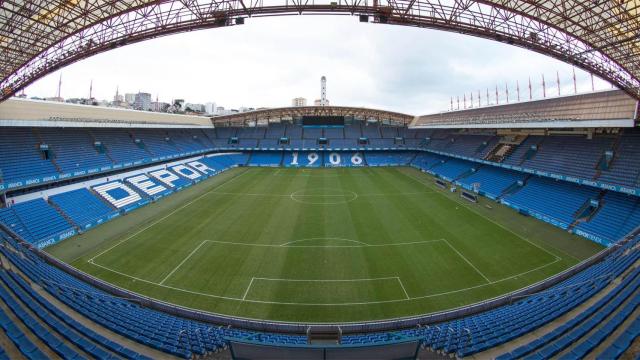 Estadio de Riazor antes del cambio de cubiertas