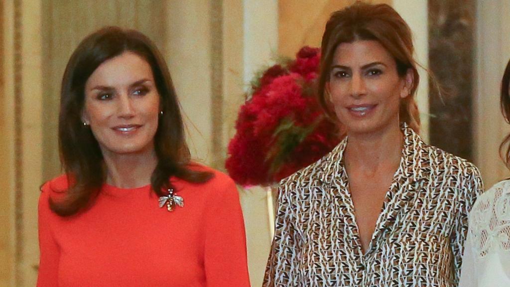 El broche de Letizia en su primer acto en solitario en Argentina.