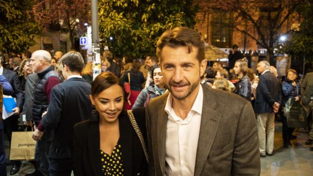 Chenoa, junto a su nueva pareja a su llegada al Teatro Nuevo Apolo para el acto de BHL 'Looking for Europe'.