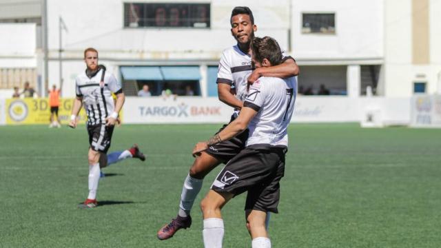 El Ontinyent celebra un gol al Atlético Baleares. Foto: Twitter (@OntinyentCF)