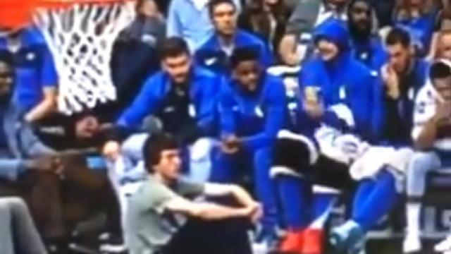 Doncic jugando a piedra, papel o tijera