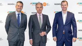 De izquierda a derecha: Géraud Lecerf, Director General RCI Bank and Services España y Portugal, Ignacio Eyriès, Director General de Caser y Meinrad Spenger, Consejero Delegado del Grupo MASMOVIL.
