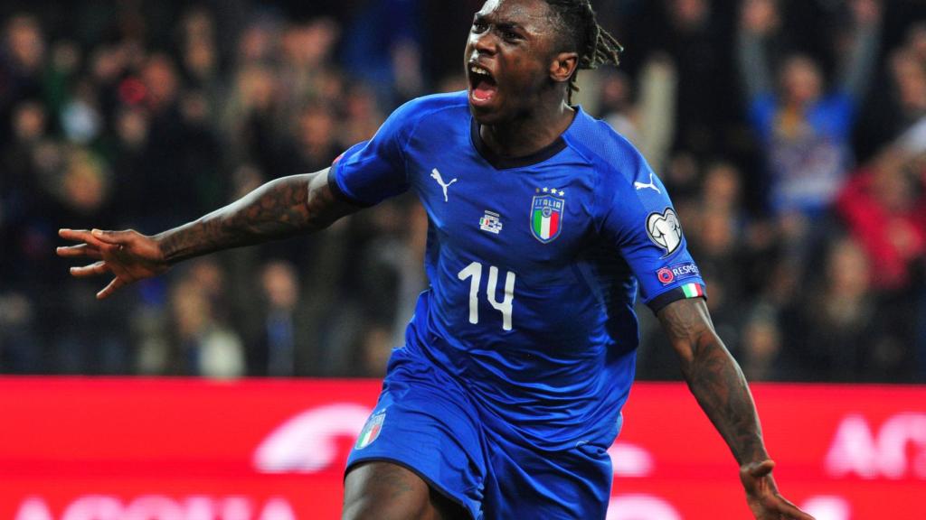 Moise Kean celebra un gol en el Italia - Finlandia de fase de clasificación para la Eurocopa 2020