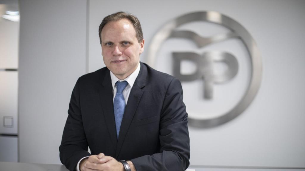 Daniel Lacalle, en la sede del PP en Génova.