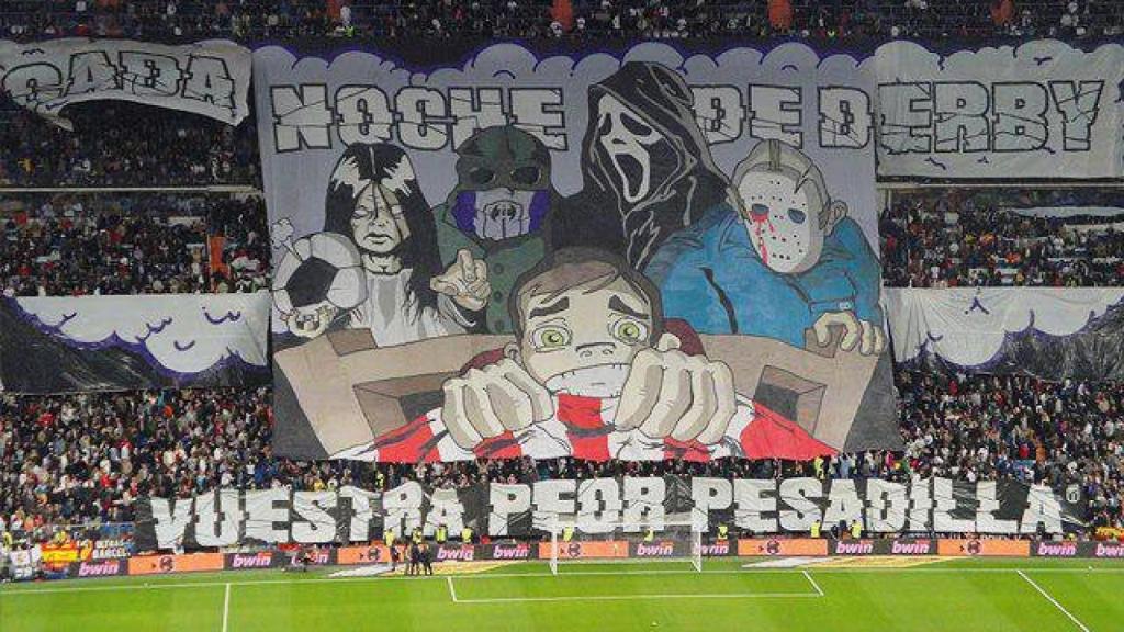 Tifo en el Santiago Bernabéu, en un derbi entre Real Madrid  y Atlético: Cada noche de derbi, vuestra peor pesadilla