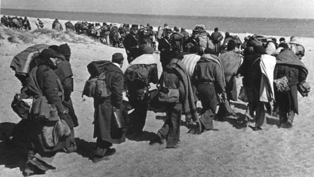 Exiliados republicanos entre Argelès-sur-Mer y Le Barcarès [Francia, marzo 1939].