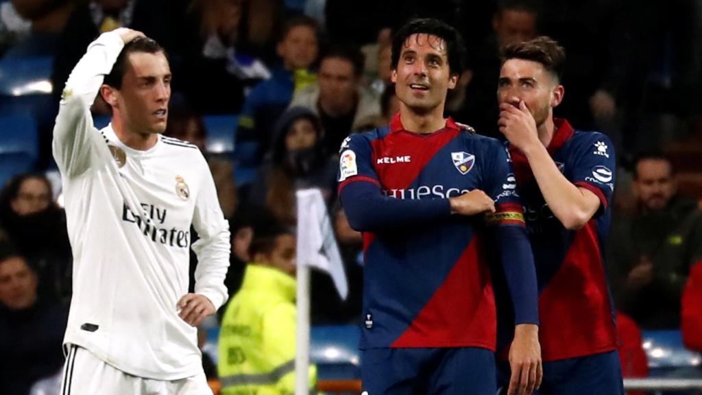 El Huesca celebra el segundo gol en el Santiago Bernabéu