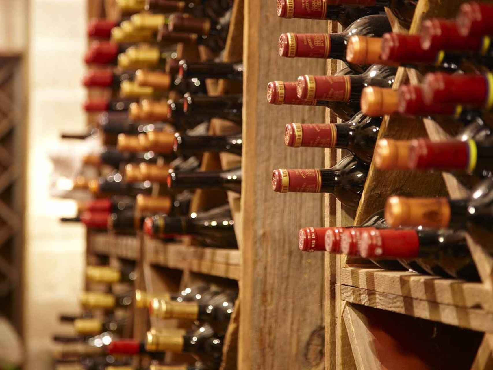 Cómo almacenar correctamente el vino en casa si no tienes una bodega