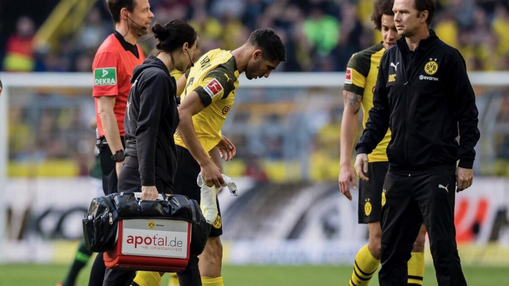 Achraf se rompe el metatarse. Foto: Twitter (@BVB)