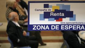 Oficina de la Agencia Tributaria durante una campaña de la declaración de la renta. Foto: EFE