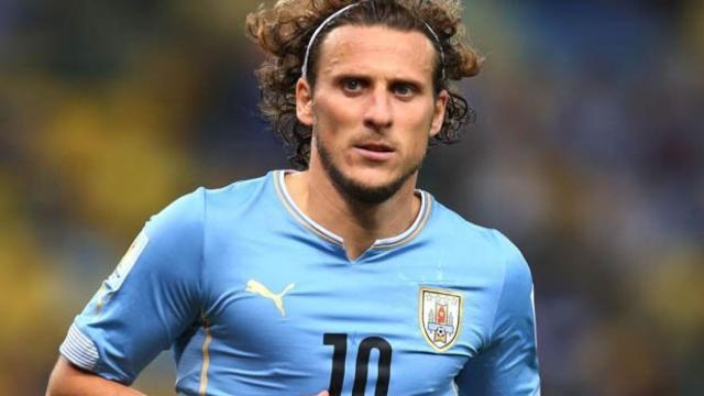 Diego Forlán, en un partido de Uruguay