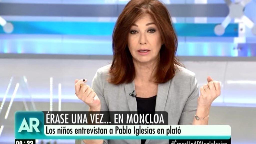 Ana Rosa Quintana haciendo una conexión en directo.