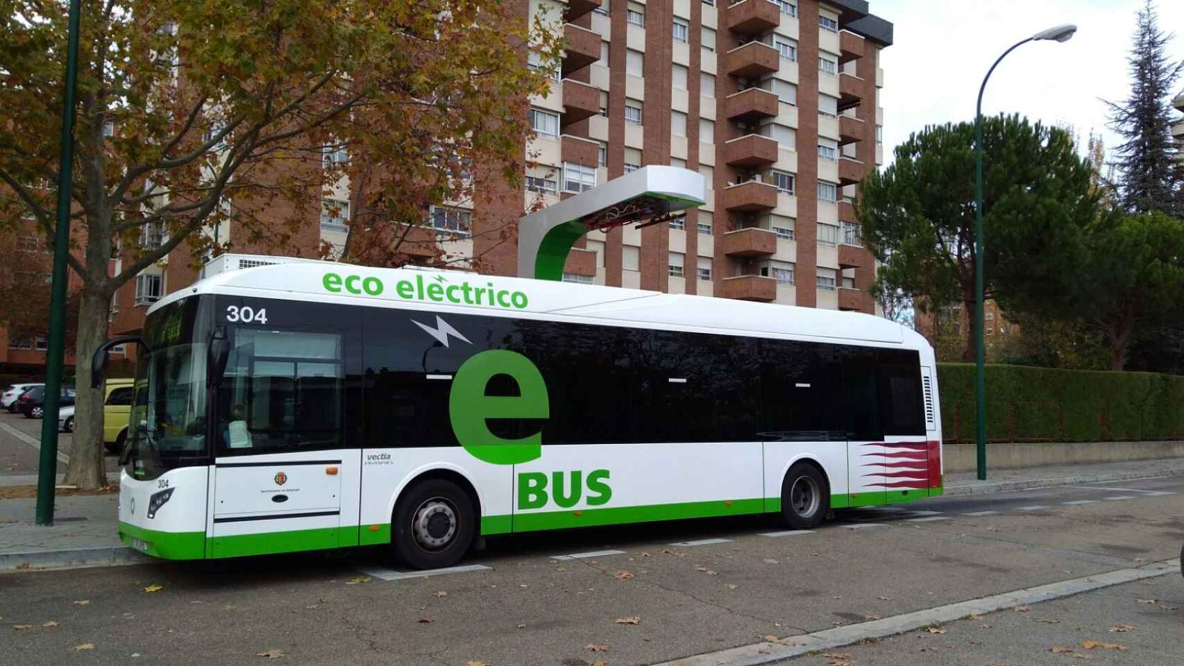 Un autobús eléctrico de CAF de la flota de Valladolid.