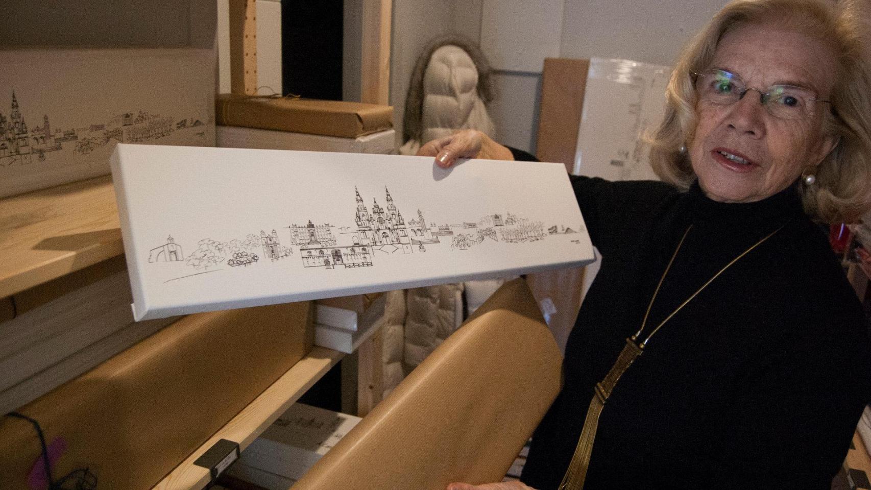 Belen Chaver enseña su obra.