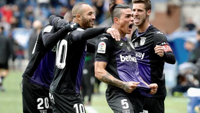 Jonathan Silva celebra su gol en el Alavés - Leganés de La Liga