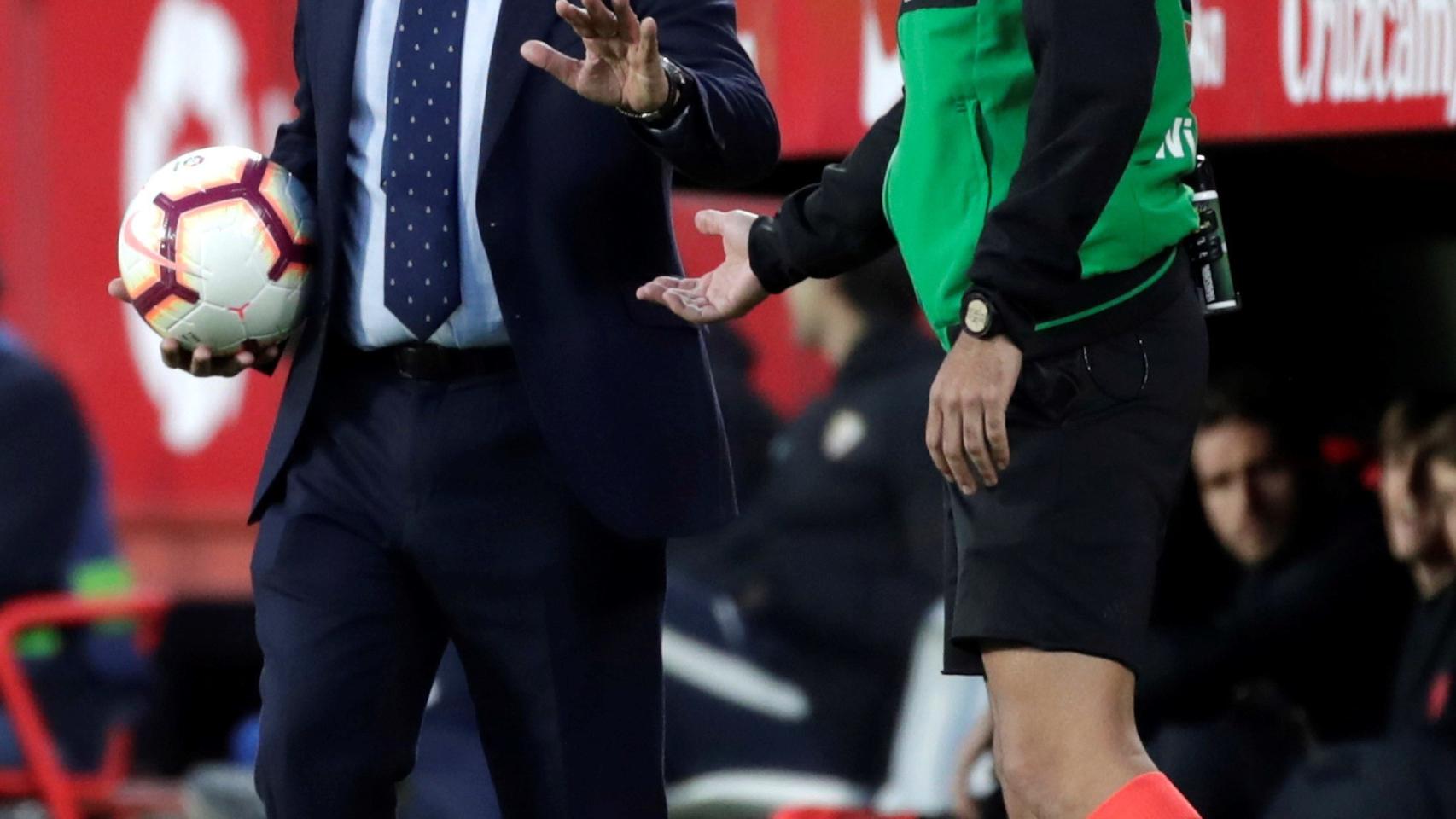 Joaquín Caparrós, en un momento del partido ante el Valladolid