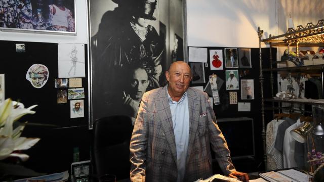 El diseñador Francis Montesinos durante la inauguración de una tienda de su firma en Valencia.