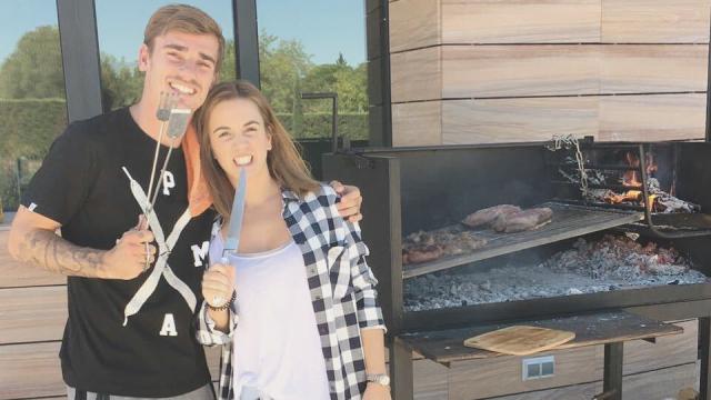 Antoine Griezmann y Erika Choperena.