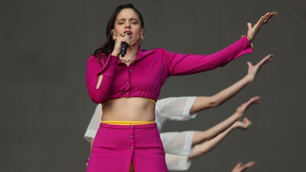 Rosalía, durante su actuación en el festival musical Lollapalooza Chile 2019.