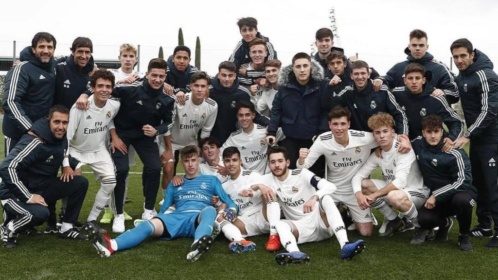 El Juvenil B de Raúl, campeón de su liga. Foto: Instagram (@raulgonzalez)