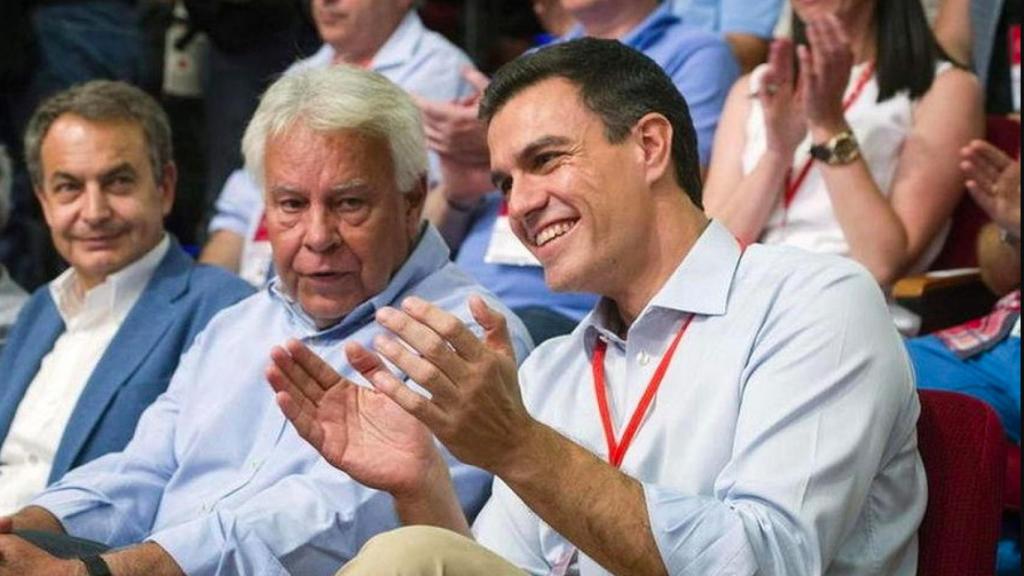 Pedro Sánchez, con Felipe González y José Luis Rodríguez Zapatero, en una imagen de archivo.