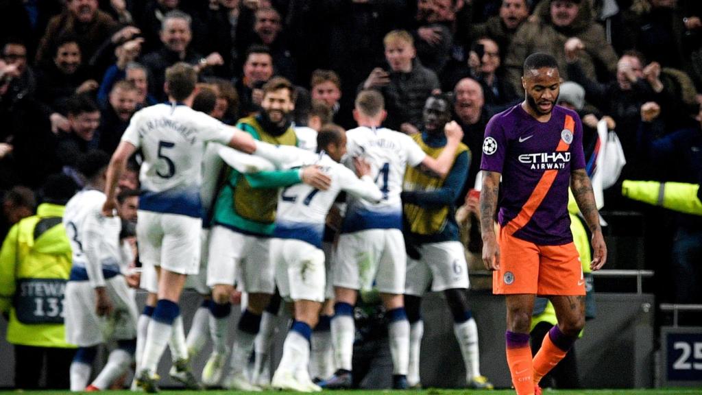 Los jugadores del Tottenham celebran el gol del partido