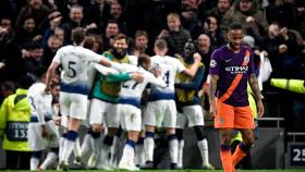 Los jugadores del Tottenham celebran el gol del partido