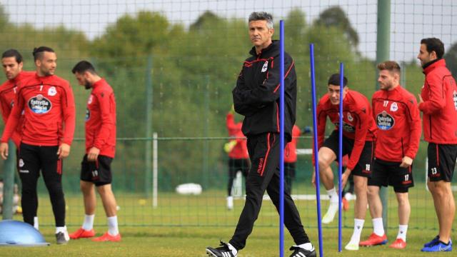 Martí dirigiendo su primer entrenamiento.