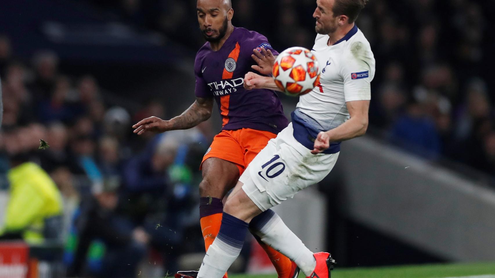 Momento del pisotón a Harry Kane