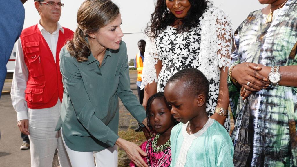 La reina Letizia durante su viaje a Senegal en diciembre de 2017.