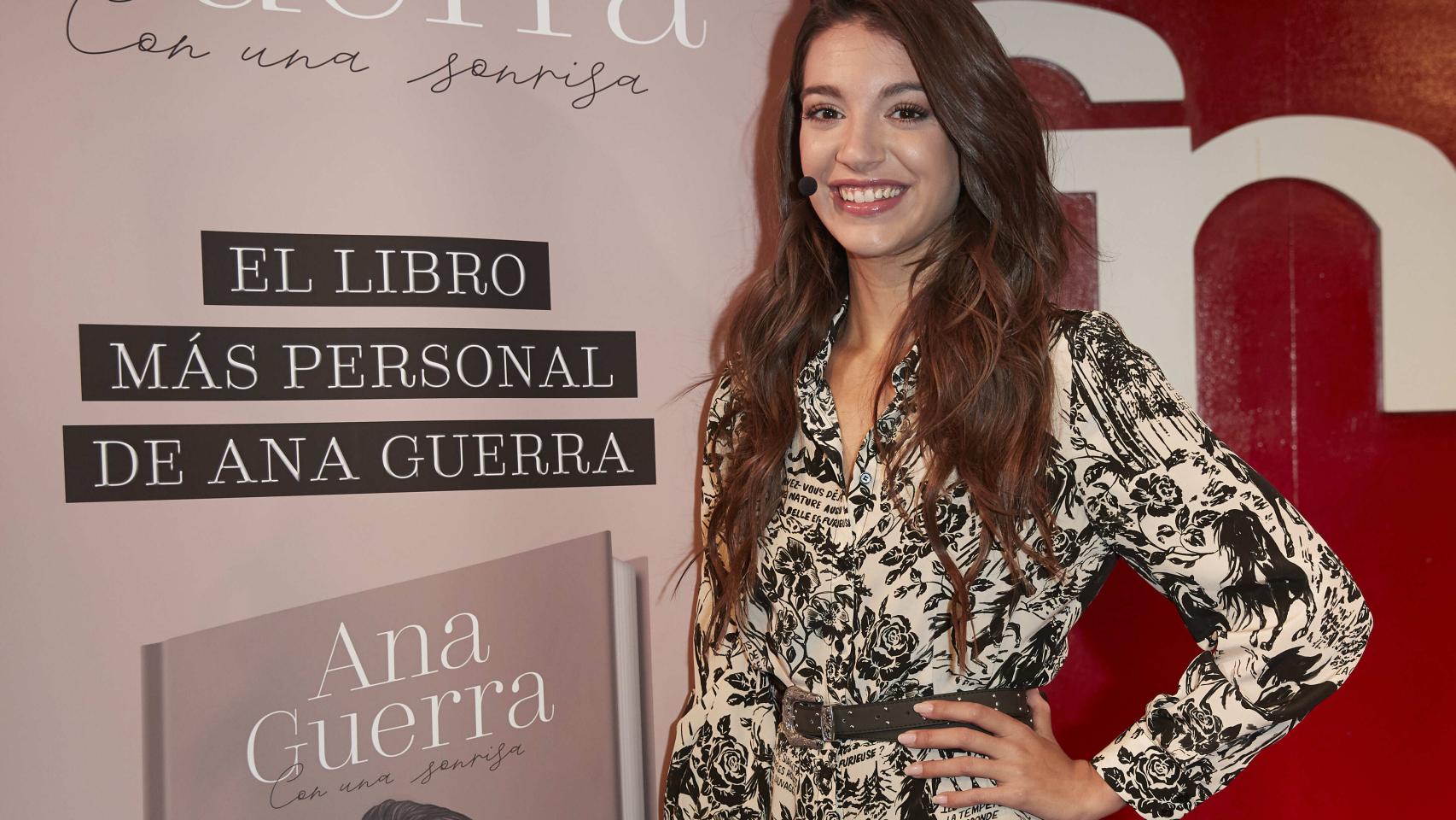 Ana Guerra en la presentación de su libro 'Con una sonrisa'.