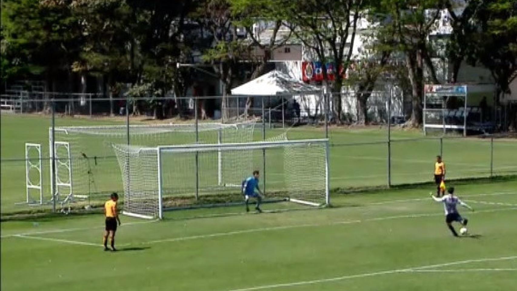 El gol de penalti más complicado de la historia que se ha vuelto viral