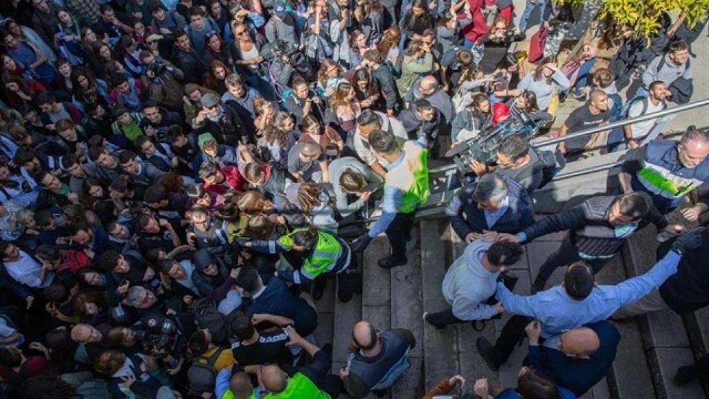 Cayetana Álvarez de Toledo sufre un escrache en la Universidad Autònoma de Barcelona.