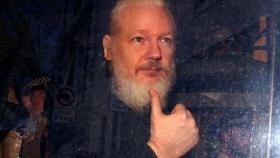 Assange, tras ser detenido.