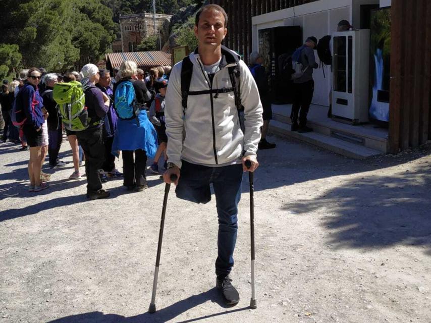 El profesor Marcos González en la entrada del sendero Camino del Rey (Málaga)