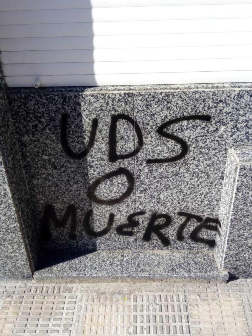 Pintadas en la sede de Unionistas.