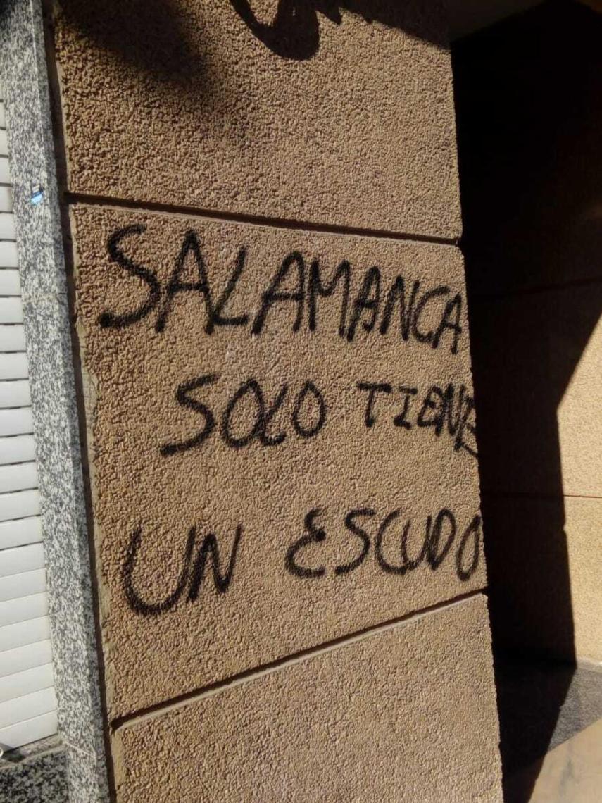 Pintadas en la sede de Unionistas.