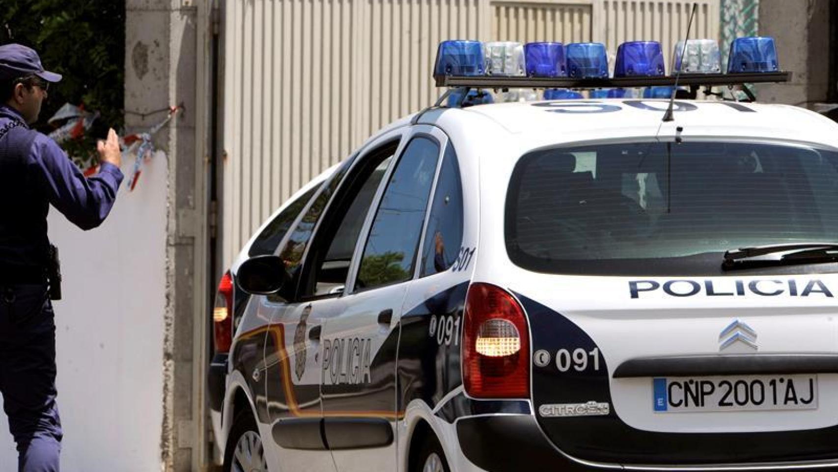 La Policía Nacional  activó el protocolo ante Incidentes Críticos para conseguir que el agresor saliese de su vivienda. Foto: EFE.