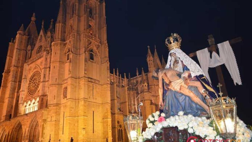 procesion-de-la-dolorosa_leon