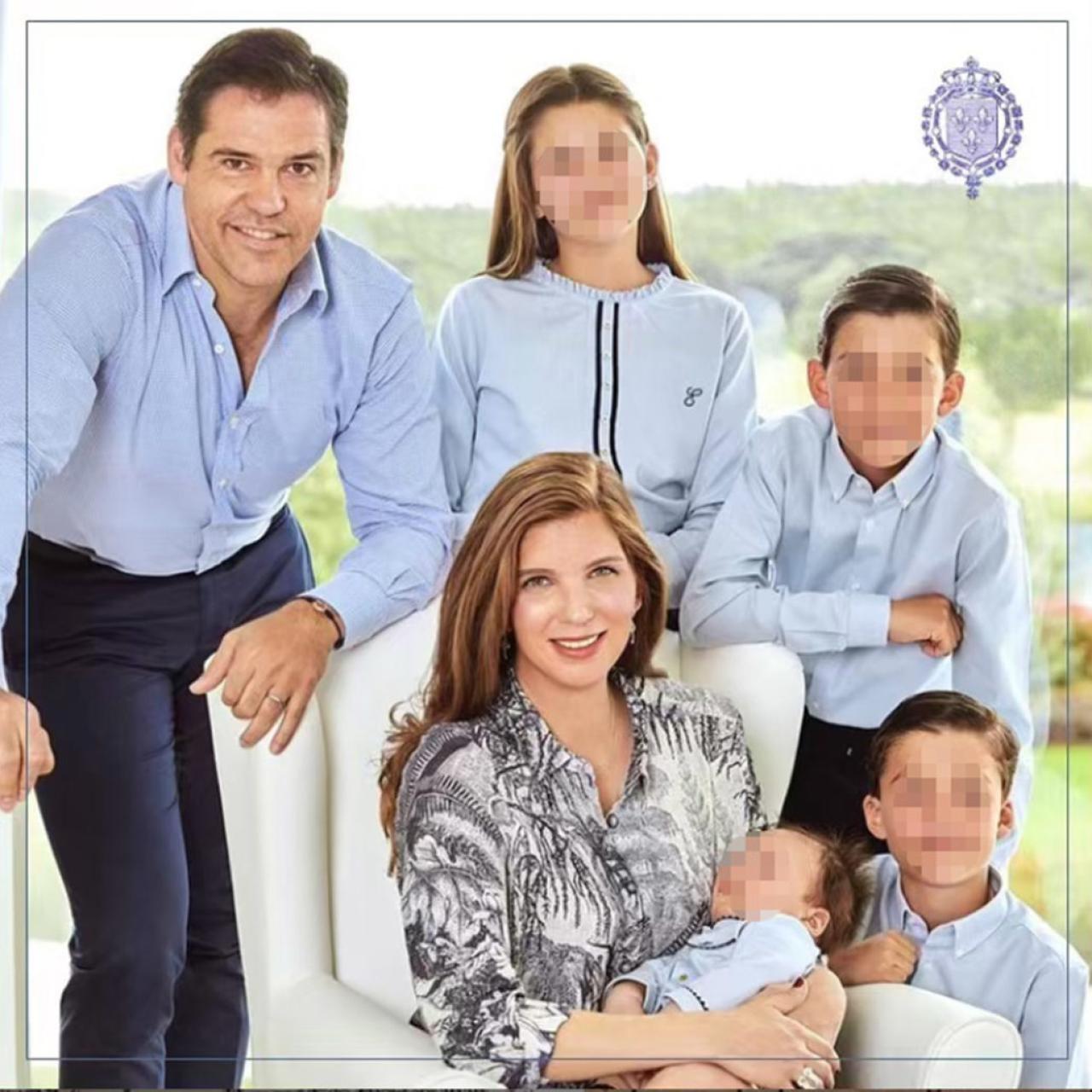 Luis Alfonso de Borbón, Margarita Vargas y sus cuatro hijos.