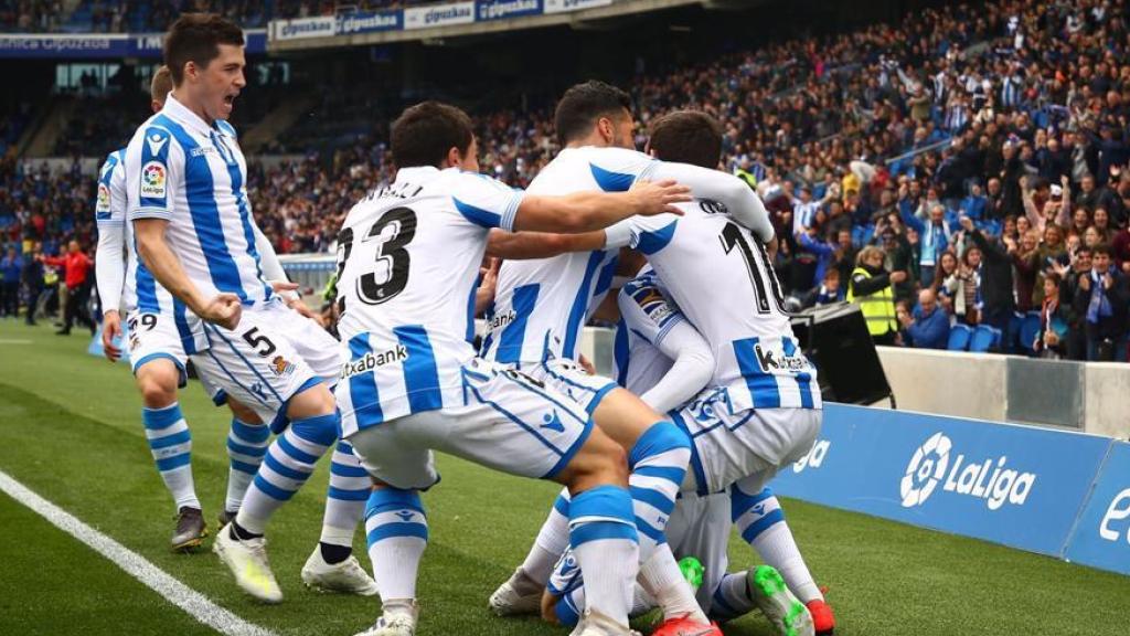 Los jugadores de la Real Sociedad celebran el gol de Juanmi. Foto: Twitter (@RealSociedad)