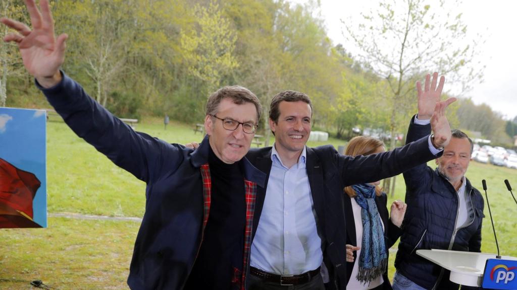 Alberto Núñez Feijóo y Pablo Casado en el mitin de Santiago.